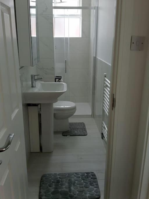 Roovi'S Nest Villa Nottingham Buitenkant foto
