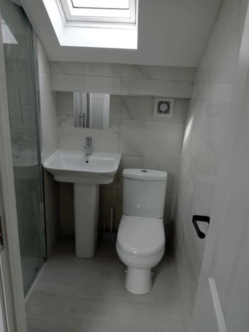 Roovi'S Nest Villa Nottingham Buitenkant foto