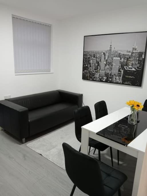 Roovi'S Nest Villa Nottingham Buitenkant foto